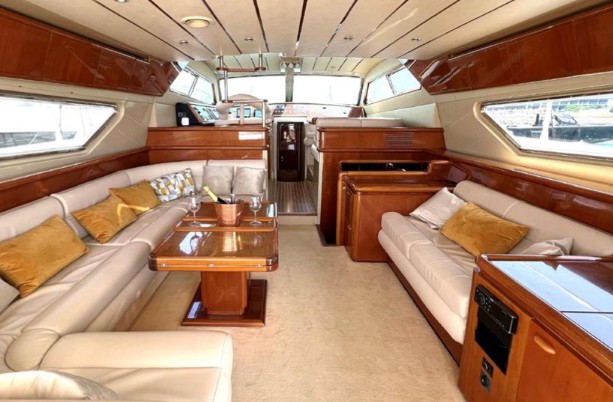 奢華之選 60英尺法拉帝175私人游艇，僅40萬歐元