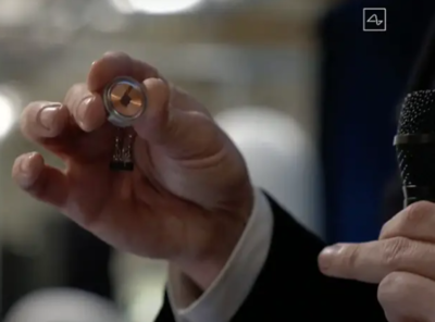 馬斯克宣布腦機接口革命 半年內開啟人體實驗，無線電與外部設備是關鍵