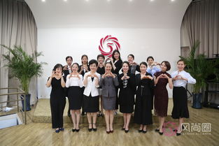 想成為優(yōu)秀禮儀培訓(xùn)師，怎能不精通服務(wù)禮儀？
